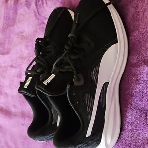 EUC MENS PUMA RUNNING SHOES